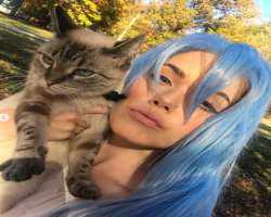 Dawn has unconditional love for animals and as well as for her pet cat which is the most important part of her life.